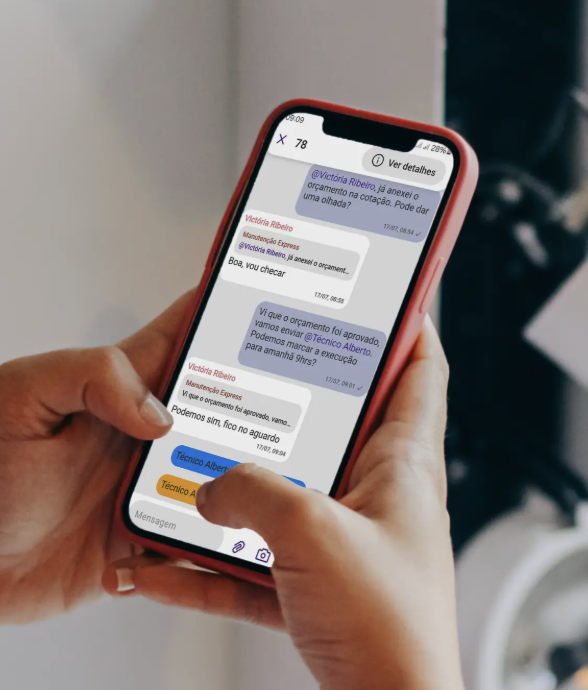 TriChat do Trílogo aberto em um smartphone durante um atendimento